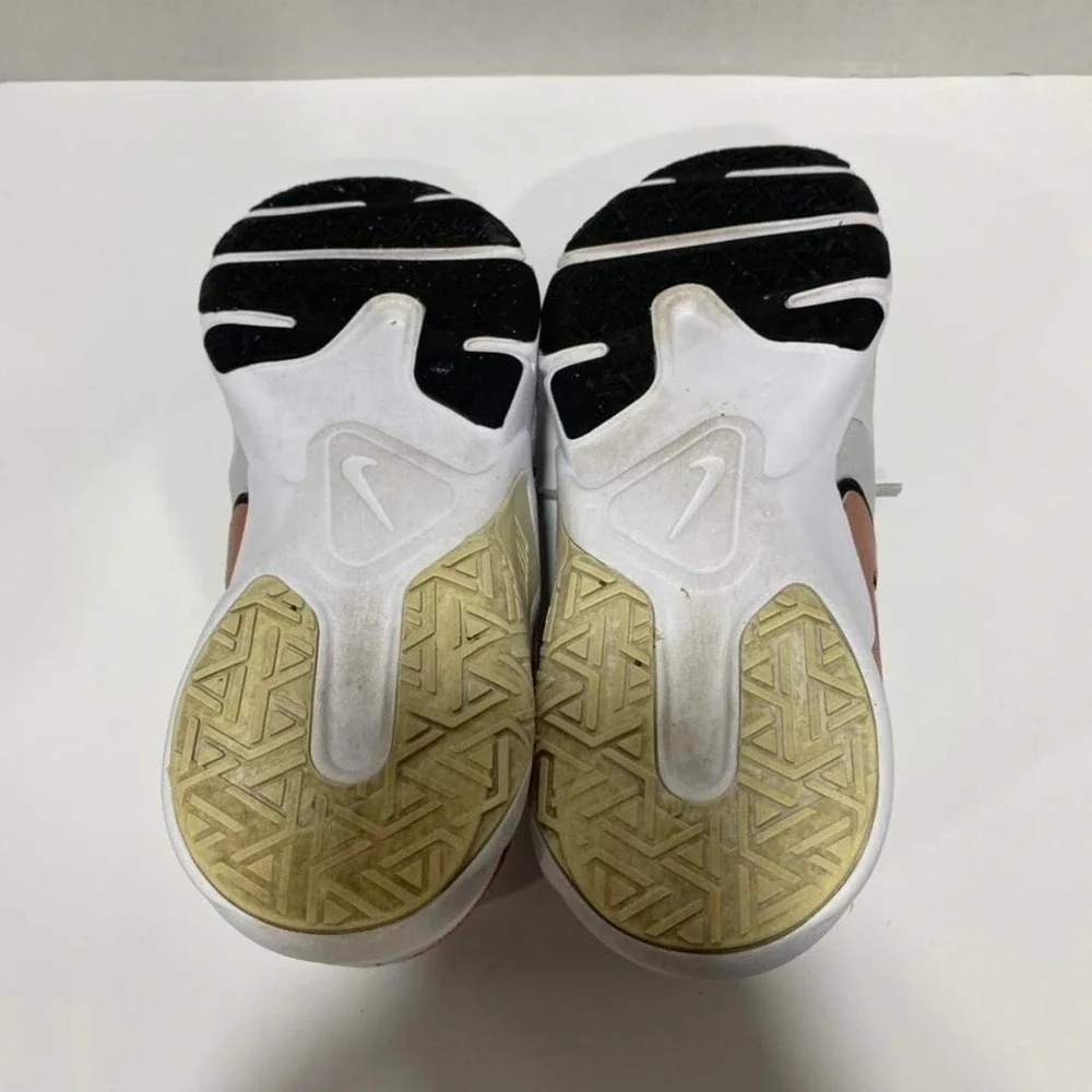 Nike legend white trainers women Size US 9. SKU835